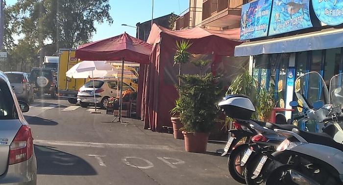 Catania, via Messina: strada "occupata" e nessuno interviene