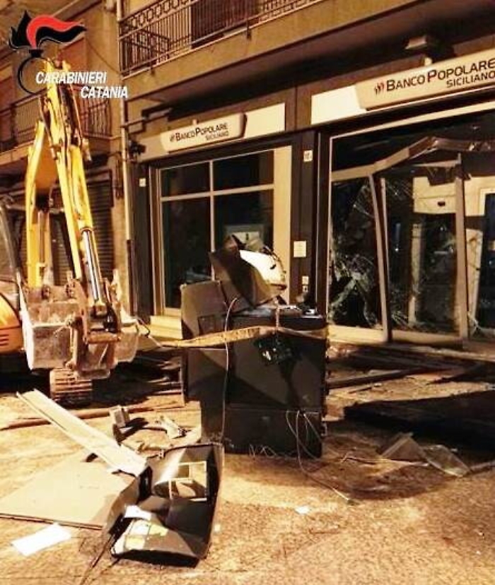 Chiamata al 112 sventa assalto a bancomat a Misterbianco