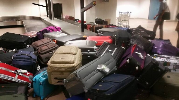 Caos bagagli all'eroporto di Palermo: passeggeri infurtiati