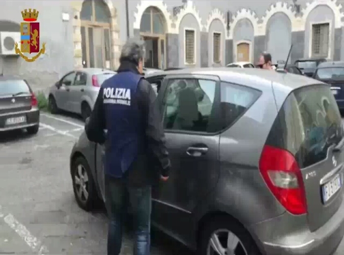 Catania, &ldquo;soffiata&rdquo; alla Polizia: fermato con 2 chili di cocaina al casello