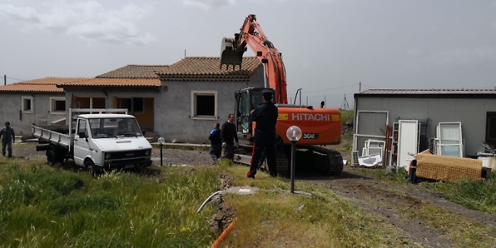 Demolito un immobile abusivo all'interno del Parco dell'Etna