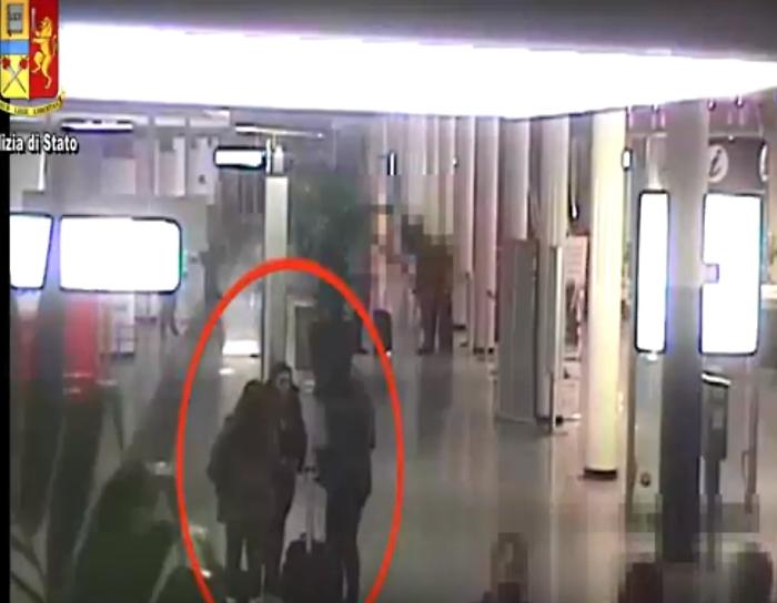Catania, arrivano da Roma e rubano telefonino in aeroporto: denunciate tre donne