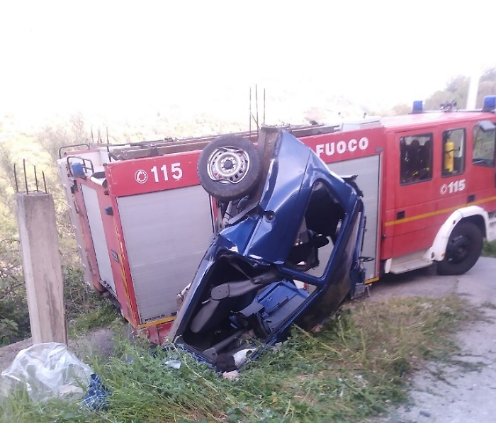 S. Angelo di Brolo, Panda in una scarpata: muoiono due anziani coniugi