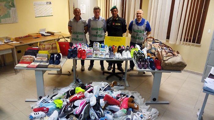 Caltanissetta, blitz della Gdf al mercato di Pian del Lago