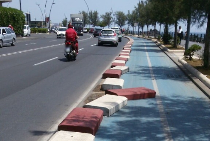 Catania, cos&igrave; la pista ciclabile &egrave; un attentato