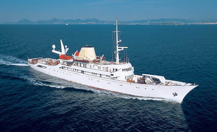 A Lipari ormeggiato il mega- yacht che fu di Onassis