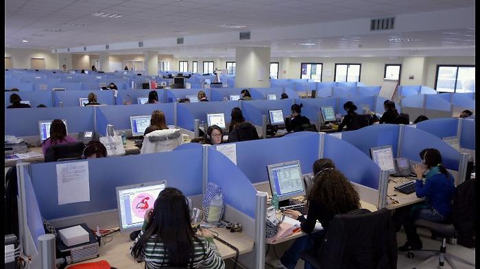 Palermo, quattro societ&agrave; di call center e 800 impiegati in nero: scoperta maxi frode al Fisco
