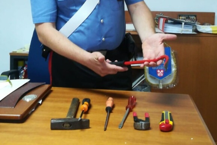 Rubavano offerte nelle chiese: coniugi catanesi arrestati nel Messinese