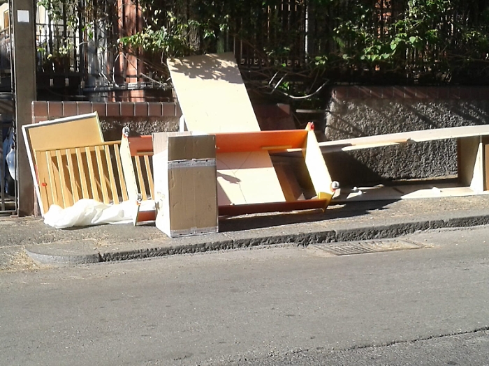 Catania, via Muscatello ridotta a discarica