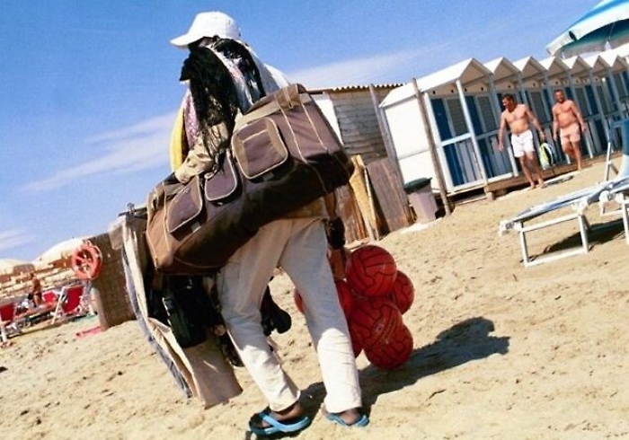 Via ambulanti dai litorali: in 4 Comuni siciliani scatta operazione "Spiagge sicure"