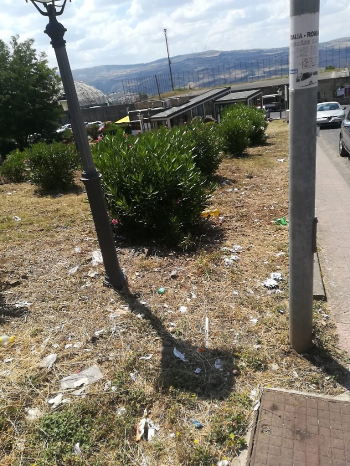 Vizzini: al posto del verde pubblico "l'immondizia" pubblica