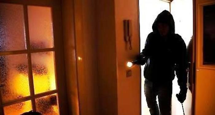 Canicatt&igrave;, ladri attendono coppia al rientro a casa e la rapinano