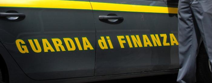 Si finge finanziere e ruba gioielli a un'anziana: arrestato 33enne di Belpasso