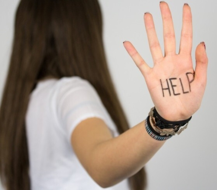 Attenzioni sessuali alla sorella e botte ai genitori: 29enne arrestato a Catania