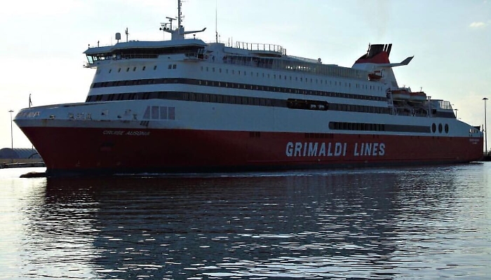 Rogo su traghetto Palermo-Livorno, paura per i 262 passeggeri a bordo