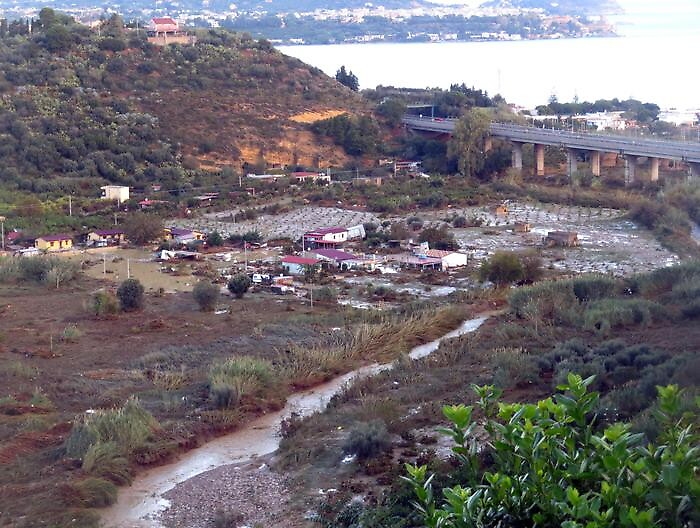 Quante case abusive in Sicilia? Musumeci lo chiede: Comuni non rispondono 