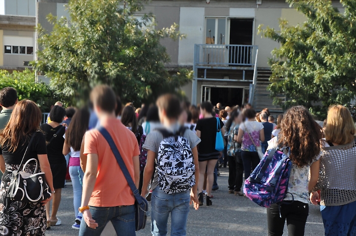 Palermo, &egrave; pacchia per gli studenti: scuole chiuse per &laquo;acqua torbida&raquo;...