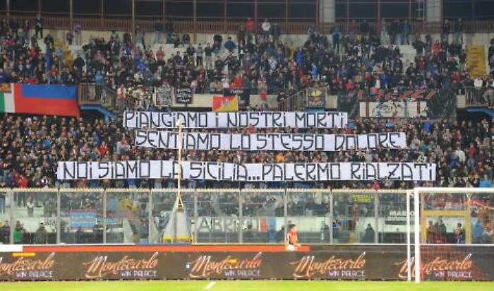 &laquo;Palermo rialzati&raquo;, in uno striscione dei tifosi del Catania tutto il dolore per una tragedia dei siciliani tutti