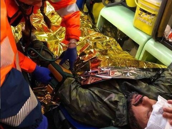 Fabrizio  Corona aggredito dai pusher nel bosco di Rogoredo