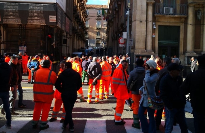 Catania, ai lavoratori Multiservizi saranno pagati due mesi di stipendio