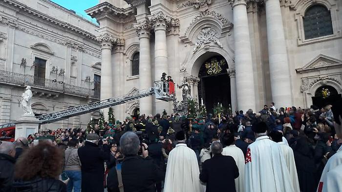 Siracusa abbraccia la sua Santa Lucia
