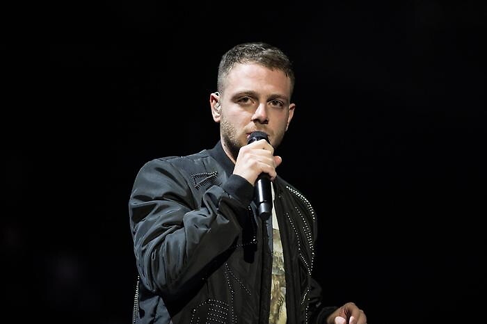 X Factor, svastica in versi e like a Salvini: Anastasio travolto da polemiche 