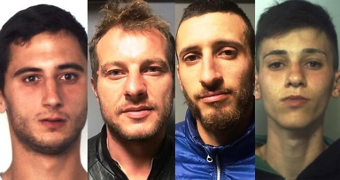 La droga ancora in tasca e i "clienti" in fila: quattro arresti a Librino