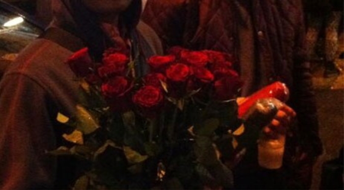 Inseguono e picchiano venditore di rose bengalese: cinque ragazzi palermitani denunciati