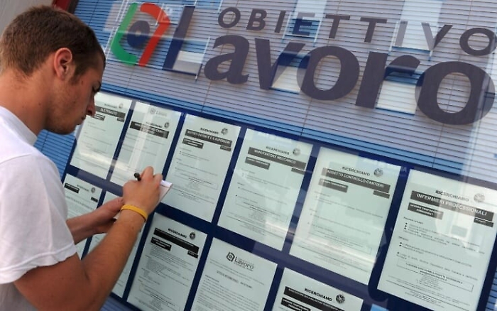 Sicilia maglia nera d'Europa, la met&agrave; dei giovani n&eacute; studia n&eacute; lavora