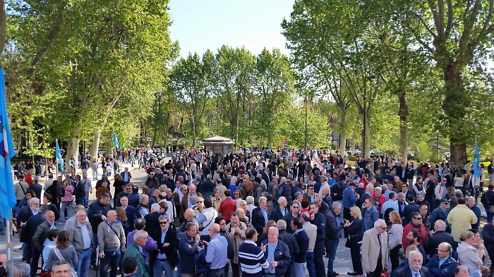 Ex Province, vertice a Palermo: dipendenti da tutta la Sicilia protestano alla Regione