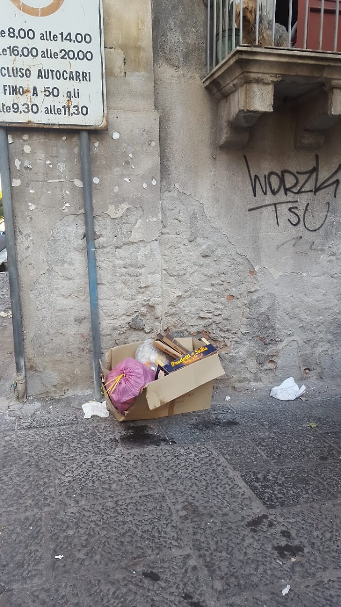 Catania: l'incivilt&agrave;  prescinde dal lavoro degli operatori ecologici