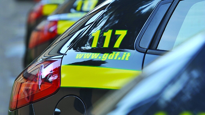 Giocattoli e abiti contraffatti in negozi e mercati del Siracusano: 800 mila articoli sequestrati