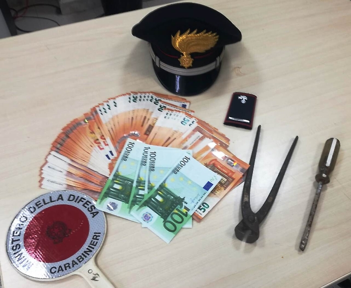 Motta S. Anastasia, ruba in casa del figlio: arrestato con due complici