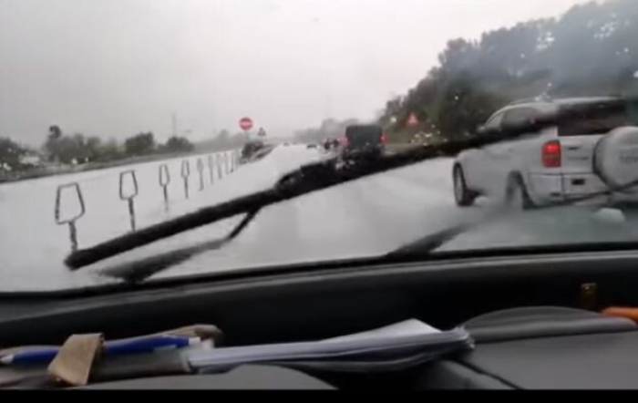 Vento e neve sferzano la SiciliaFiocchi anche sulla Catania Siracusa