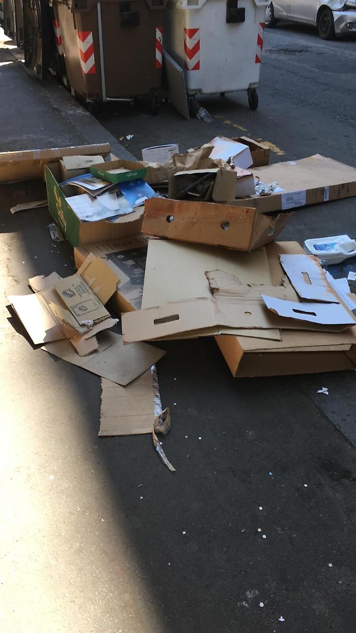 Catania: raccolta differenziata a singhiozzo in Via D. degli Abruzzi 