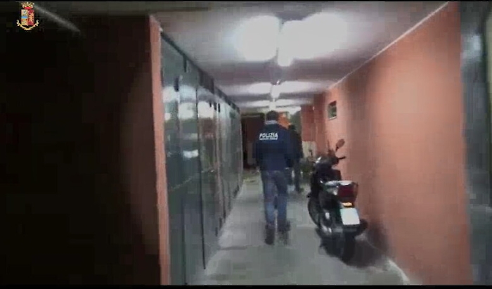 Catania, nel "palazzo della droga"lo spaccio di tre gruppi criminalilegati a Cosa nostra: 24 arresti