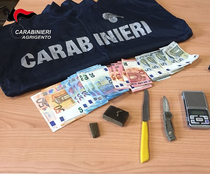  Sequestrate dosi di hashish ad un pusher egiziano