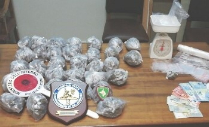 Aci Catena, ha due kg di marijuana: agenti di polizia arrestano 37enne