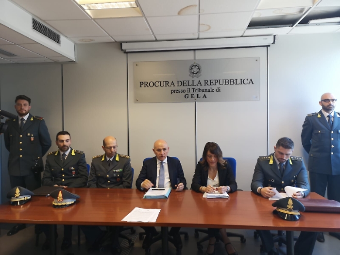 Truffa con falsi crediti d'imposta, scatta da Gela blitz in tutta Italia:117 indagati, 6 finiscono in carcere