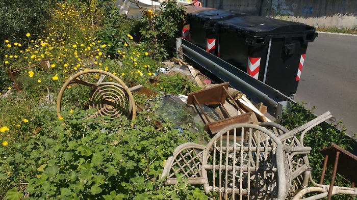 Catania, San Nullo:  discarica tra Lavis Morano e Via Cataudella 