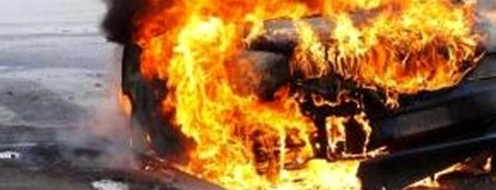 Brucia l'auto dell'amante della moglie: denunciato 