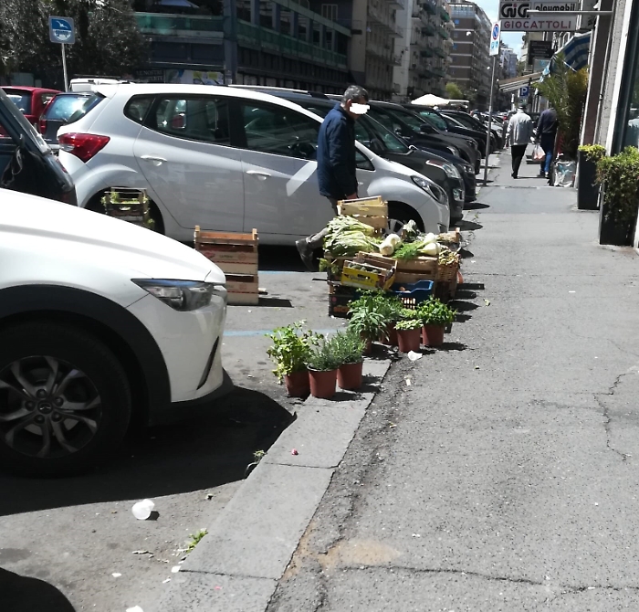 Catania: Via Leopardi &egrave;  diventata un importante centro per il commercio di frutta e verdura!