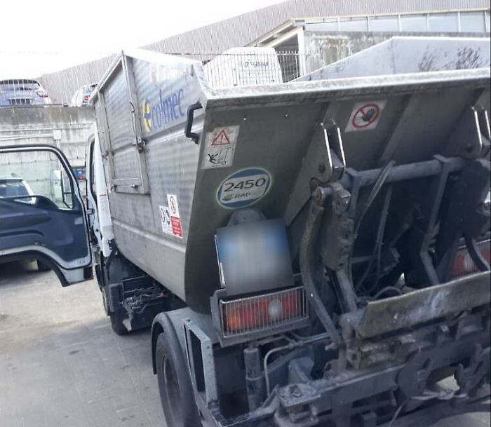 Palermo, netturbino spacciava col mezzo per la raccolta rifiuti