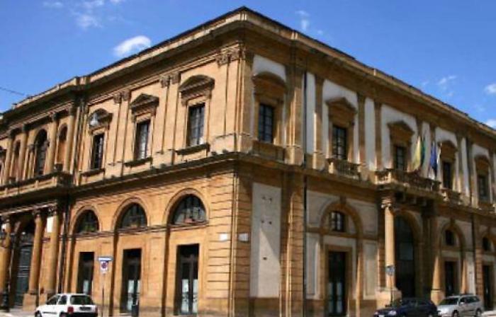 Elezioni, a Caltanissetta tra gazzelle e leoni nel laboratorio dei buchi neri