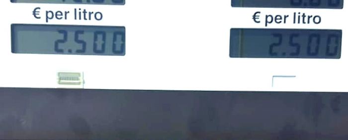 Linosa, benzina a 2,50 al litro