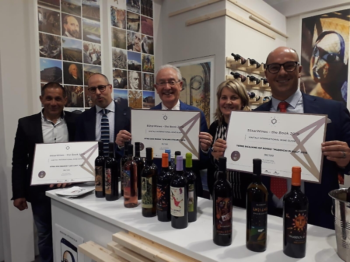 Al-Cant&agrave;ra, il vino dell'Etna ancora in vetta al Vinitaly