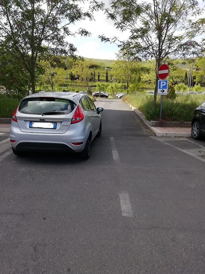 Enna, Ospedale Umberto I: l'educazione comincia dal parcheggio