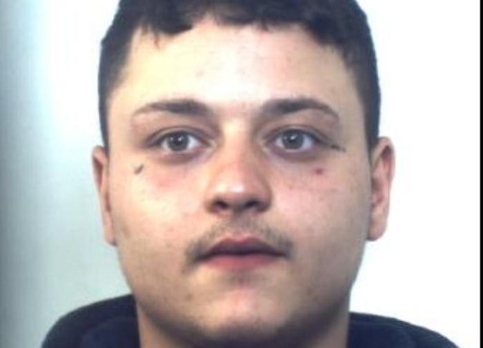 Patern&ograve;, prende a morsi un carabinieri per evitare l'arresto