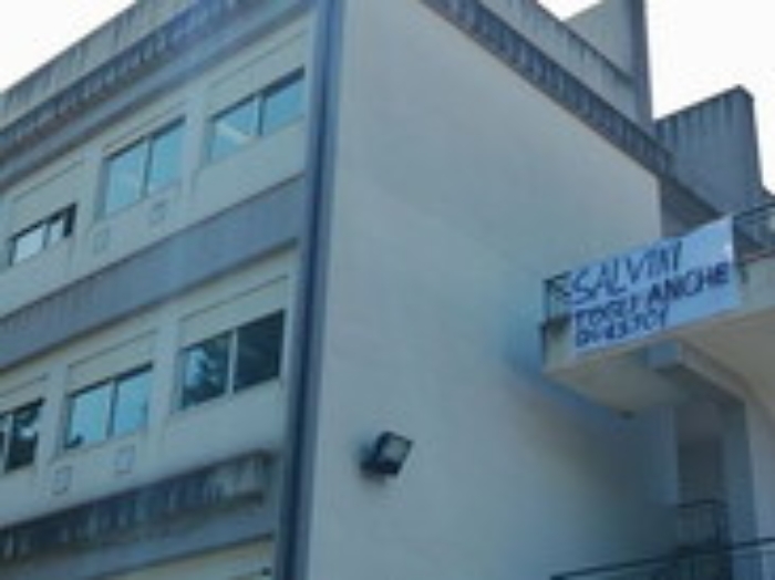 "Salvini togli anche questo", lenzuolo-striscione in liceo a Corleone