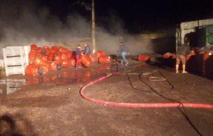 Patern&ograve;, in fiamme nella notte 400 fusti in Pvc: probabile dolo
